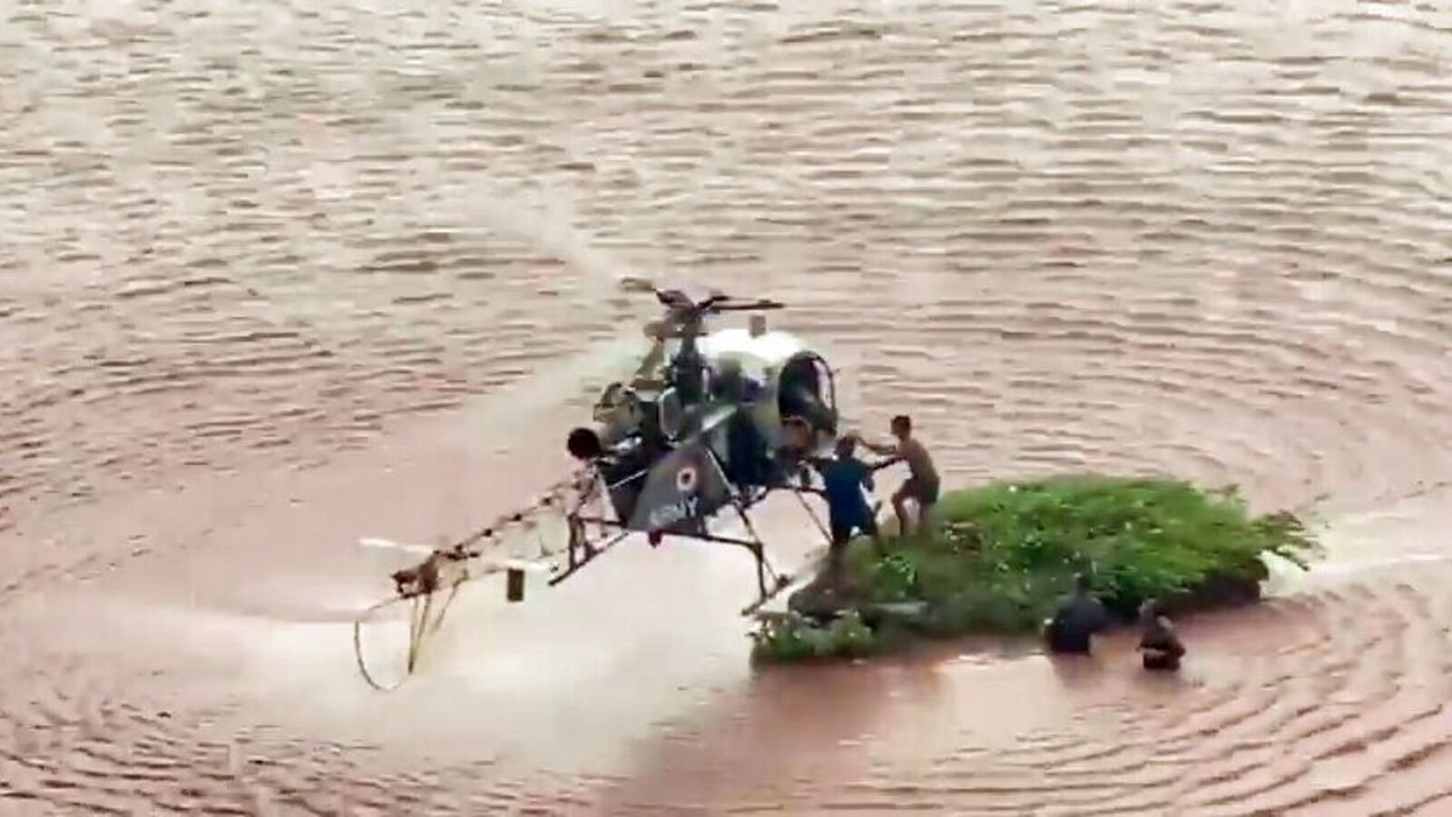 Flood horror in Punjab: Indian Army makes another daredevil rescue, 27 airlifted to safety - Watch