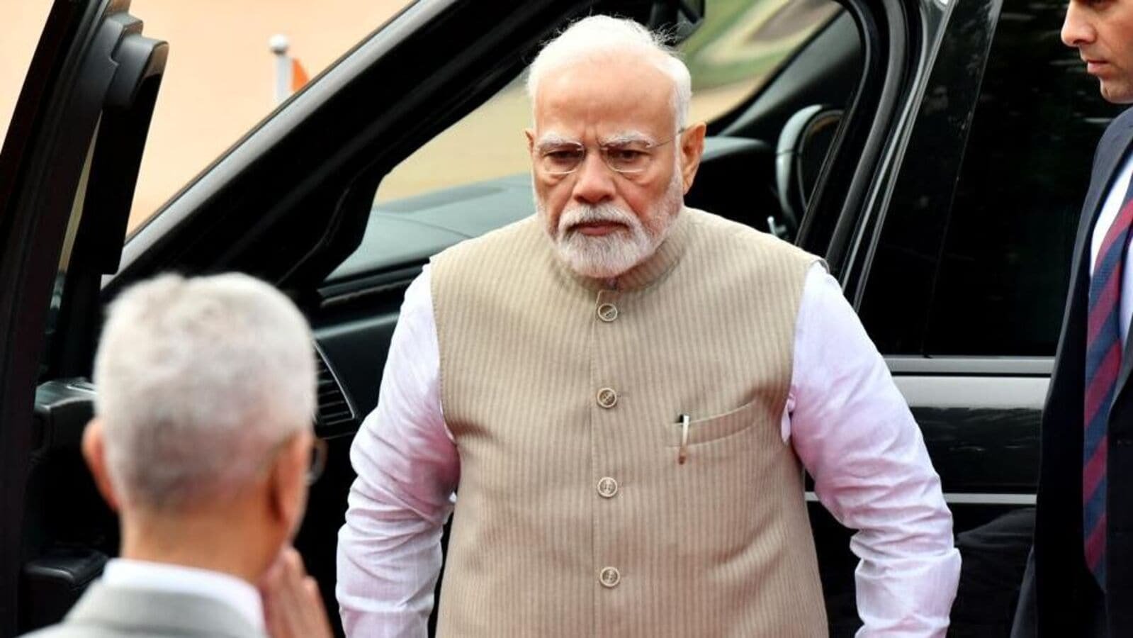 Prime Minister Narendra Modi being received by external affairs minister S Jaishankar at the Rashtrapati Bhavan in New Delhi. (REUTERS FILE PHOTO)