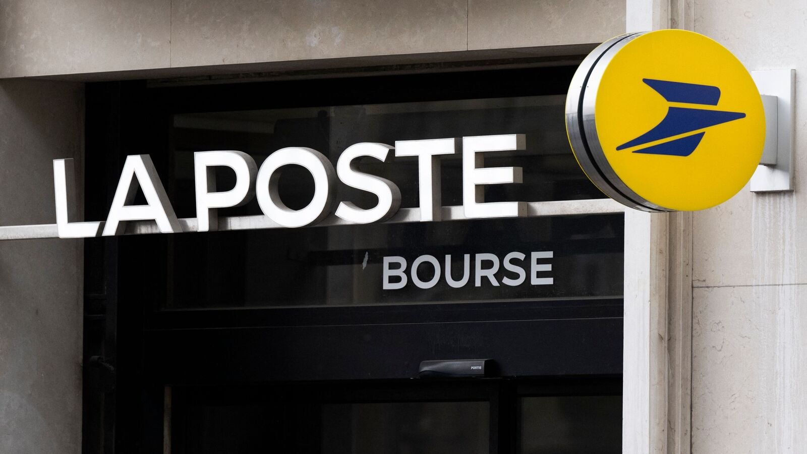 File photo of French postal service La Poste in central Paris. La Poste will suspend parcel shipments to the US from August 25, except for gift shipments between individuals under 100 euros, due to the recent tightening of US customs regulations, the French public group to AFP, on August 23, 2025.