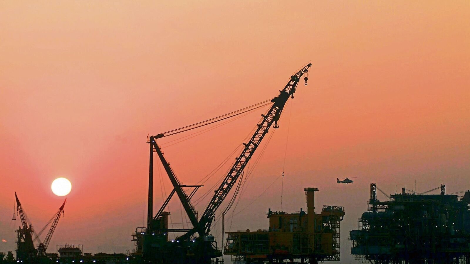 With Trump’s tariffs in play, India’s state oil firms reassess Russian oil imports. (Image: Bloomberg)