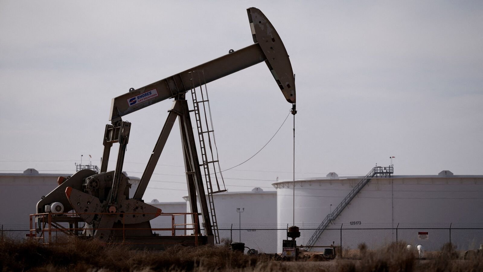 ‘ndian oil refiners continue to source oil from Russia: Report