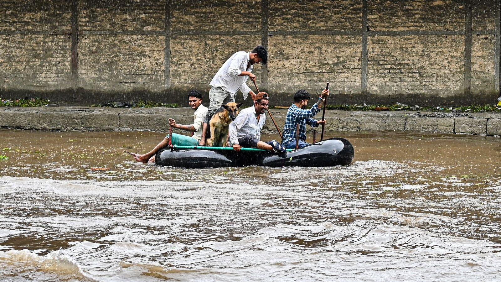मुंबई बारिश तबाही: स्कूलों के लिए कार्यालय - क्या बंद है, आज क्या खुला है