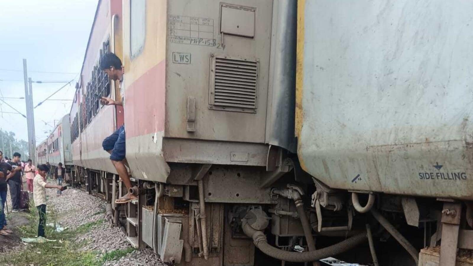Muzaffarpur-Sabarmati JanSadharan Express derailed: The accident occurred at Bhaupur Yard, and restoration work is underway.