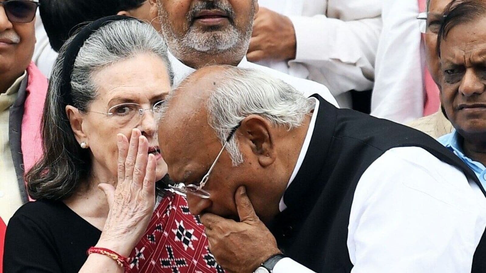 राहुल गांधी के 'वोट चोरी' चार्ज के लिए भाजपा के काउंटर - 'सोनिया गांधी भारतीय नागरिकता से पहले चुनावी रोल पर थे'