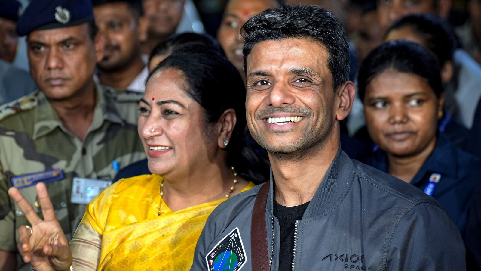 शुभांशु शुक्ला ने भारत की वापसी पर 'भावनाओं का मिश्रण' किया: 'यूं हाय चाला चाल राही ...'