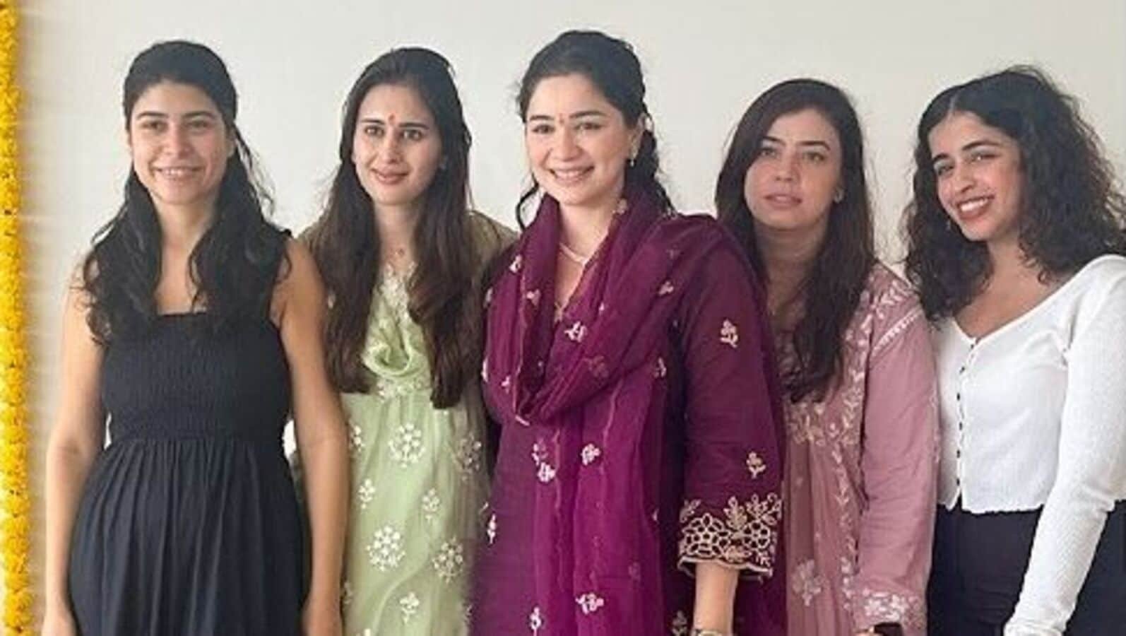 Saaniya Chandok (2nd from L, in green) along with Sara Tendulkar (C) during the opening of the latter's new venture.