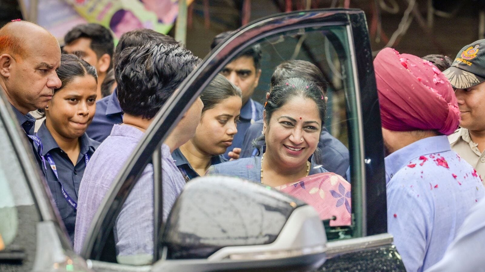 सेंटर ने सीएम रेखा गुप्ता की जेड-श्रेणी सीआरपीएफ सुरक्षा, दिल्ली पुलिस को सुरक्षा प्रदान करने के लिए रद्द कर दिया