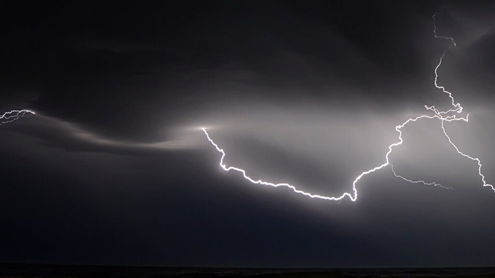Deschutes County Fair Sets Up Shelter Amid Severe Thunderstorm Warning