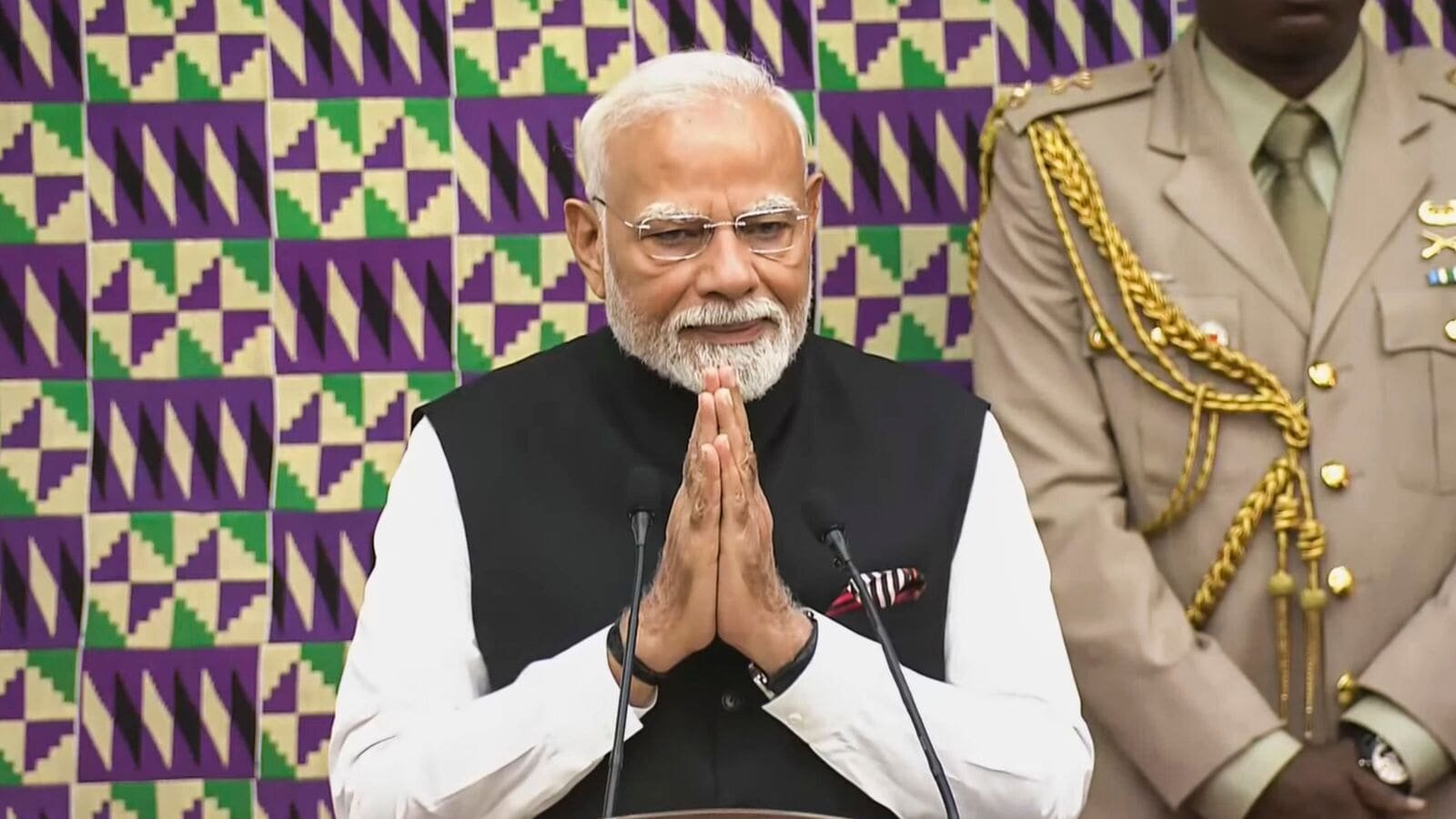PM Modi greeted with 'Har Har Mahadev' chants at key NDA meeting.