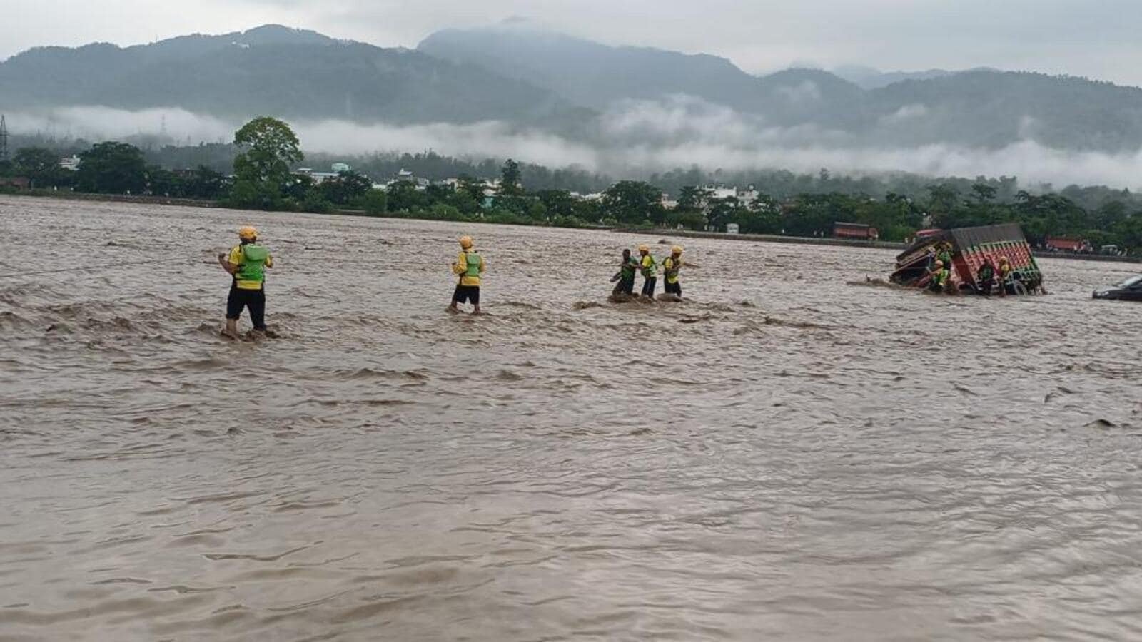 13 मारे गए, भारी बारिश के बाद 16 लापता