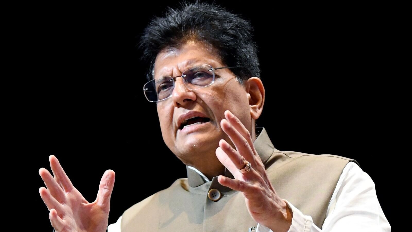 50% टैरिफ्स के बीच यूएस-इंडिया 'दोस्ती' के बारे में पियुश गोयल ने आत्मविश्वास से कहा, 'संबंध सबसे अधिक परिणामी' संबंध 'में से एक है।