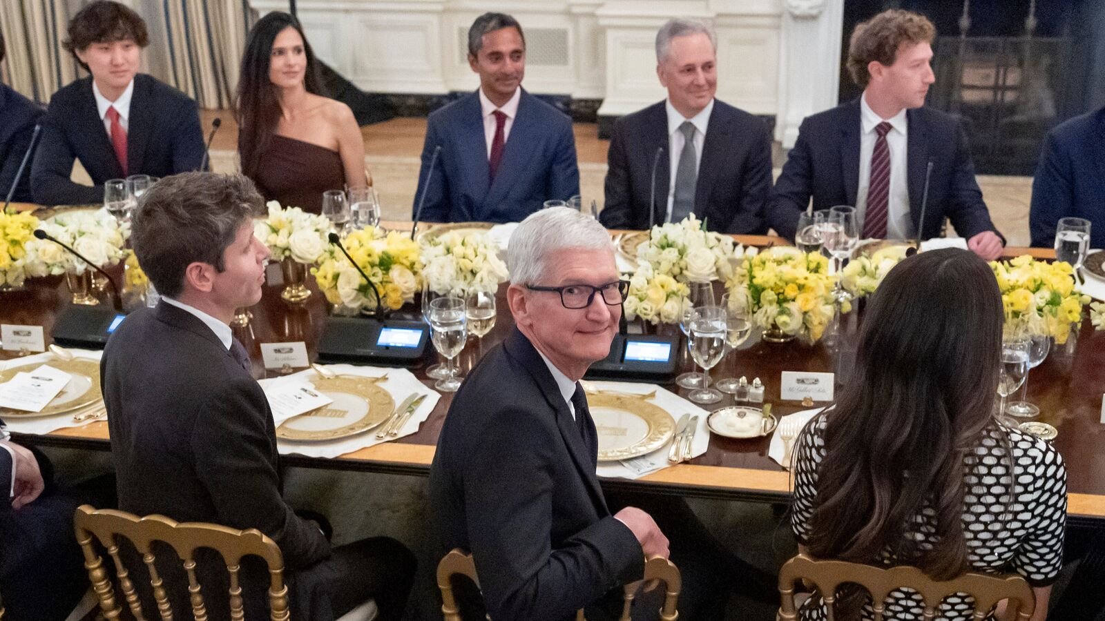 Apple के सीईओ टिम कुक की निरंतर 'थैंक यू' व्हाइट हाउस डिनर ड्रॉ फ्लैक; Netizens का कहना है कि 'चाटुकार पकाया गया' | घड़ी