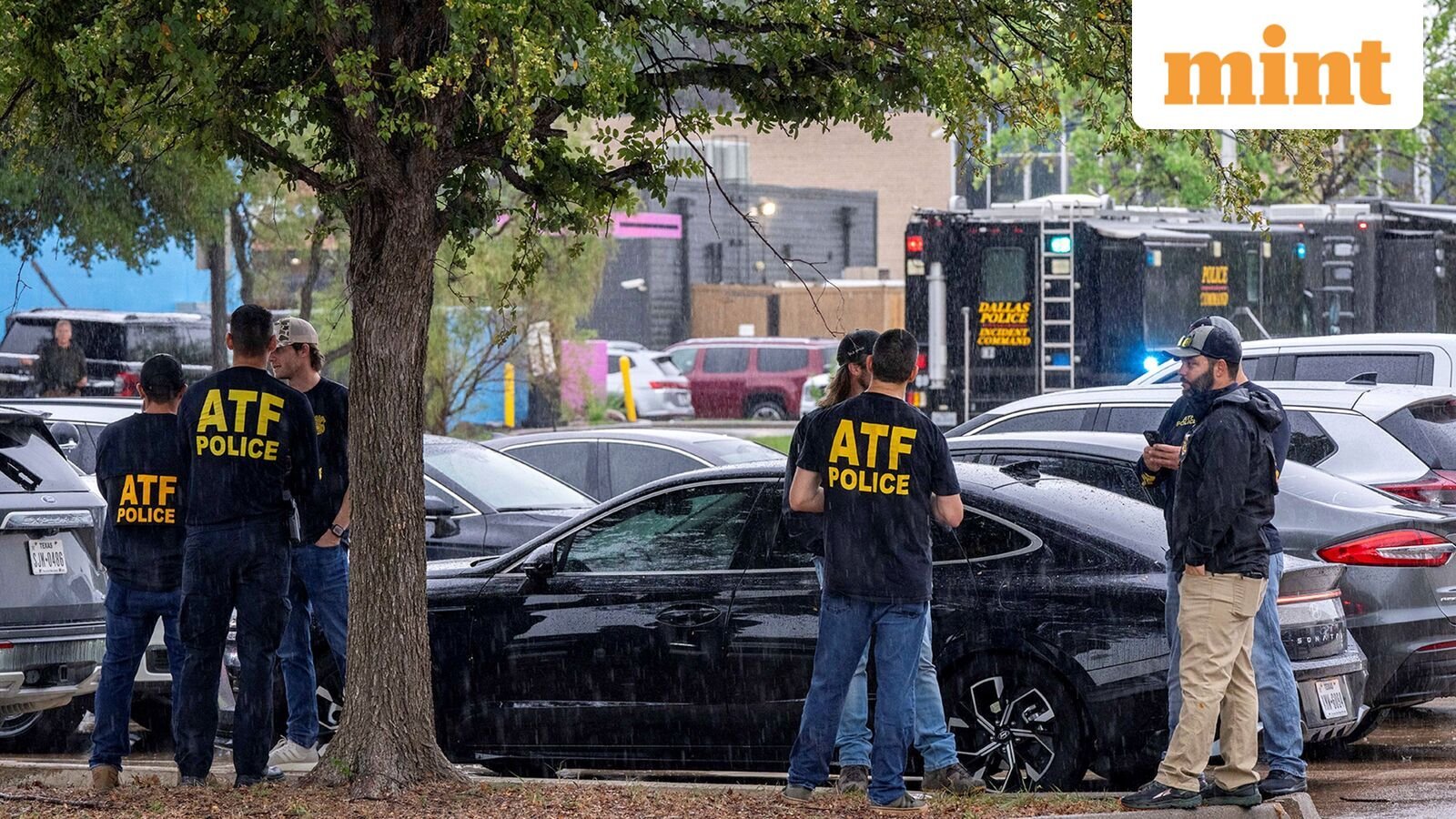 Law enforcement personnel respond at the scene of a shooting at an Immigration and Customs Enforcement (ICE) field office in Dallas, Texas, U.S., September 24, 2025.    REUTERS/Jeffrey McWhorter