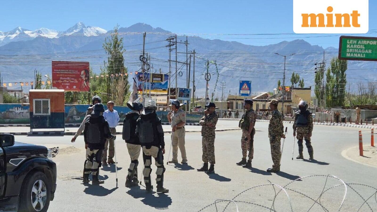 Leh, Sep 28 (ANI): Curfew remains enforce in Leh, security forces intensify patrolling in Leh, on Sunday (ANI Photo)
