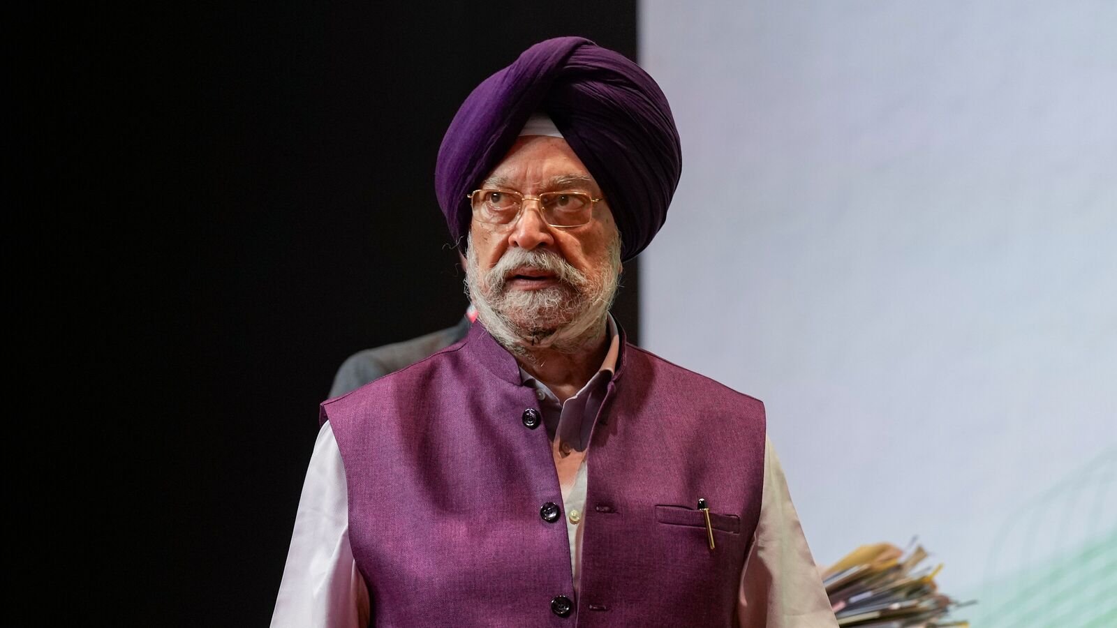 'कुछ भी नहीं सत्य से आगे नहीं हो': हार्डीप पुरी ने भारत के रूसी तेल खरीद पर ट्रम्प के सहयोगी नवारो की टिप्पणी को स्लैम किया