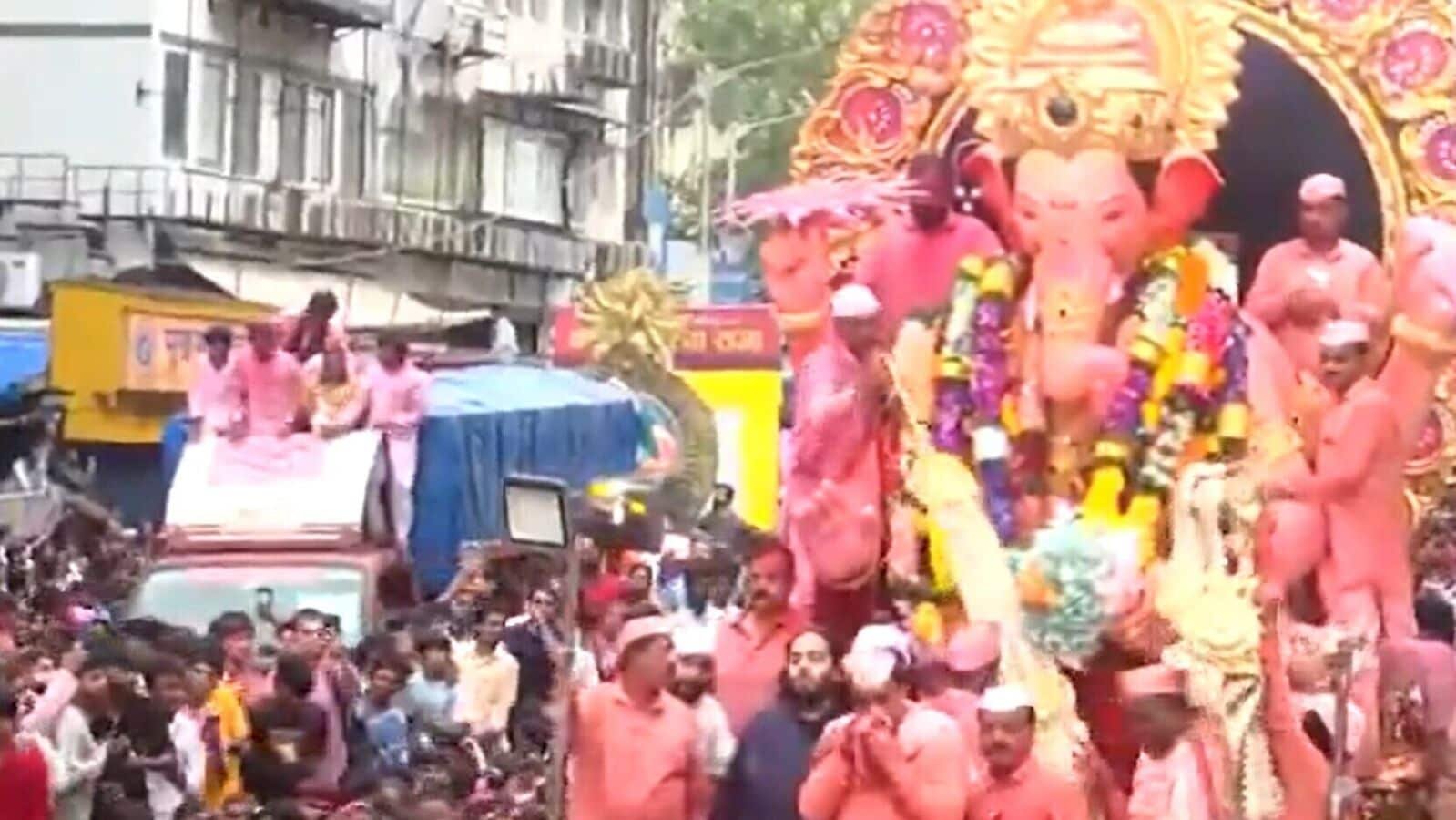 Anant Ambani participates at the Lalbaugcha Raja immersion process.