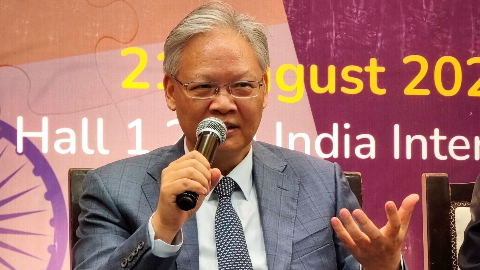 चीन के राजदूत जू फीहोंग ने भारत को बीजिंग में निवेश करने के लिए आमंत्रित किया, 50% यूएस टैरिफ्स को 'अनुचित, अनुचित' पर बुलाया