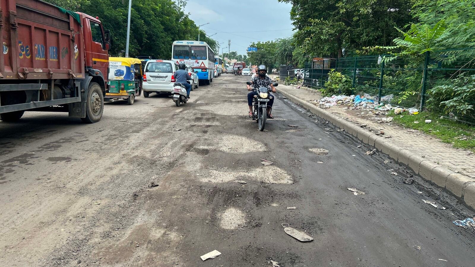 जल्द ही गुरुग्राम के लिए राहत? एडमिन ने गड्ढों को ठीक करने के लिए सितंबर की समय सीमा निर्धारित की, अक्टूबर मानसून-क्षतिग्रस्त सड़कों की मरम्मत के लिए