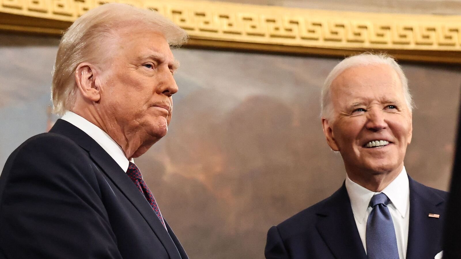 ट्रम्प ने राष्ट्रपति की दीवार के लिए प्रसिद्धि की योजना का खुलासा किया, जिसमें ऑटोपेन का उपयोग करते हुए बिडेन के चित्र की विशेषता है: 'यह होने जा रहा है ...'