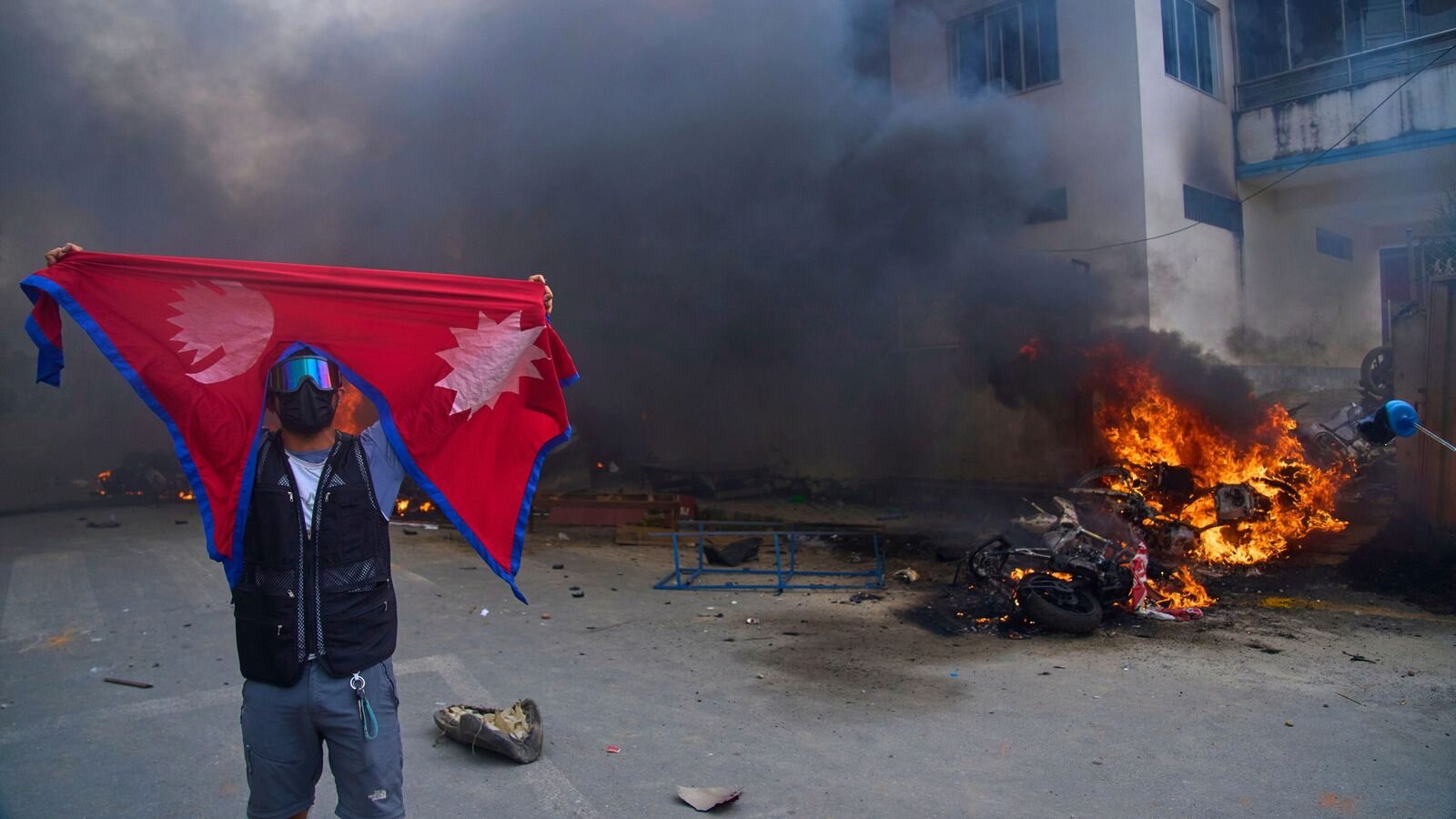 नेपाल विरोध न्यूज लाइव: पीएम ओली ने इस्तीफा दे दिया क्योंकि जनरल जेड विरोध प्रदर्शन जारी है 2 दिन, काठमांडू हवाई अड्डा बंद हिंसा के बीच शट