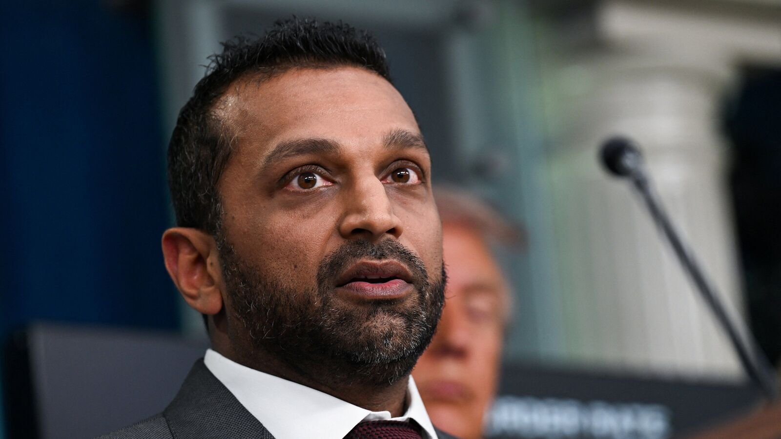 पूर्व-टॉप एफबीआई के अधिकारियों ने काश पटेल पर मुकदमा दायर किया, उन्होंने कहा कि उन्होंने किसी को भी निकाल दिया 'जिसने डोनाल्ड ट्रम्प की जांच की